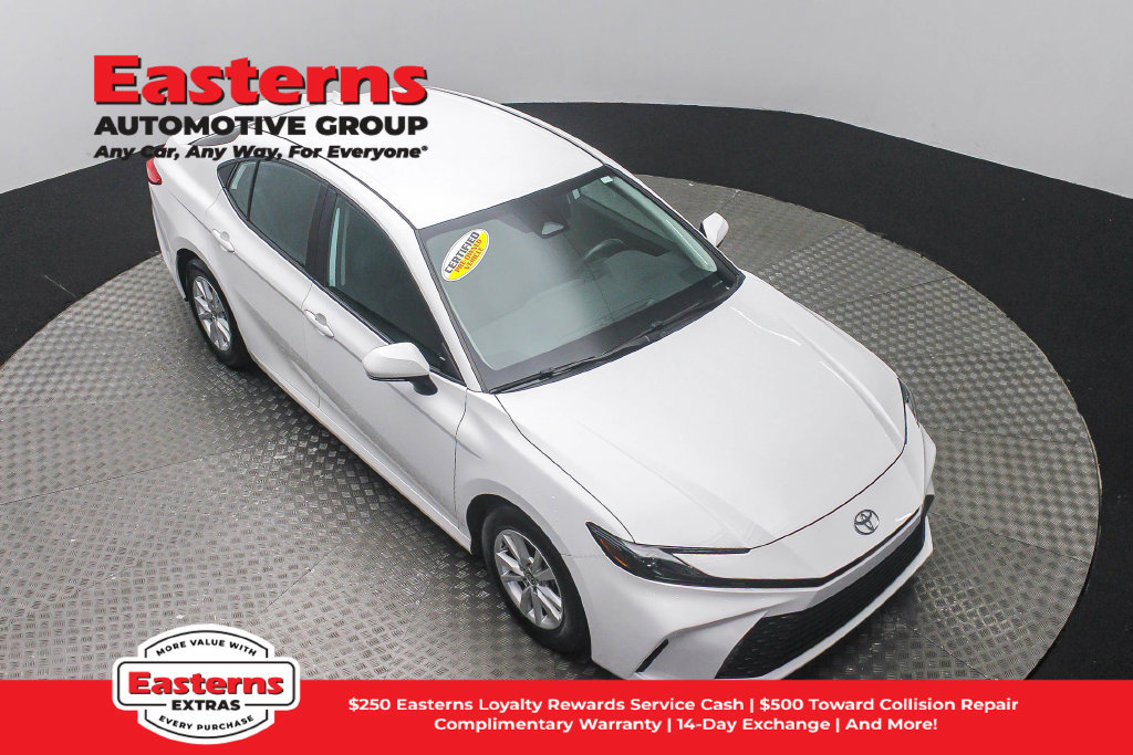 Used 2025 Toyota Camry LE w/ Convenience Package FWD image 4