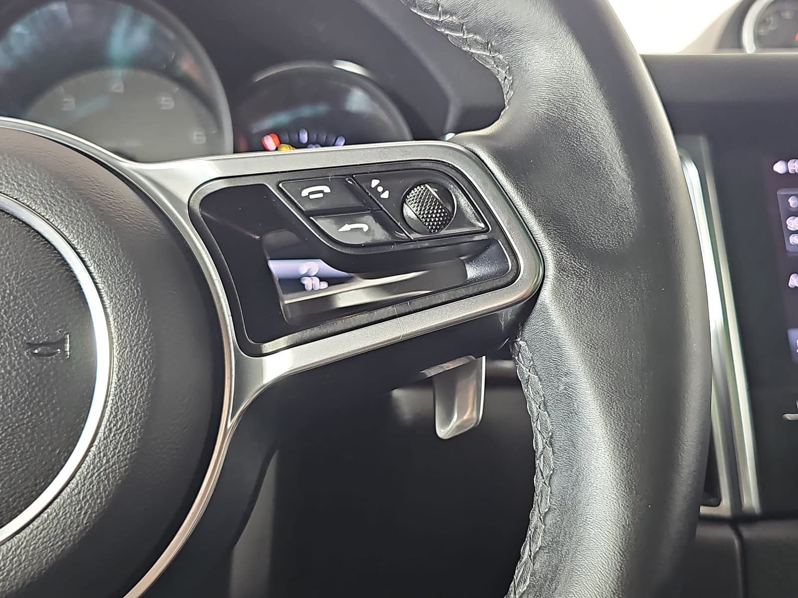 Used 2018 Porsche Macan S AWD/4WD image 18
