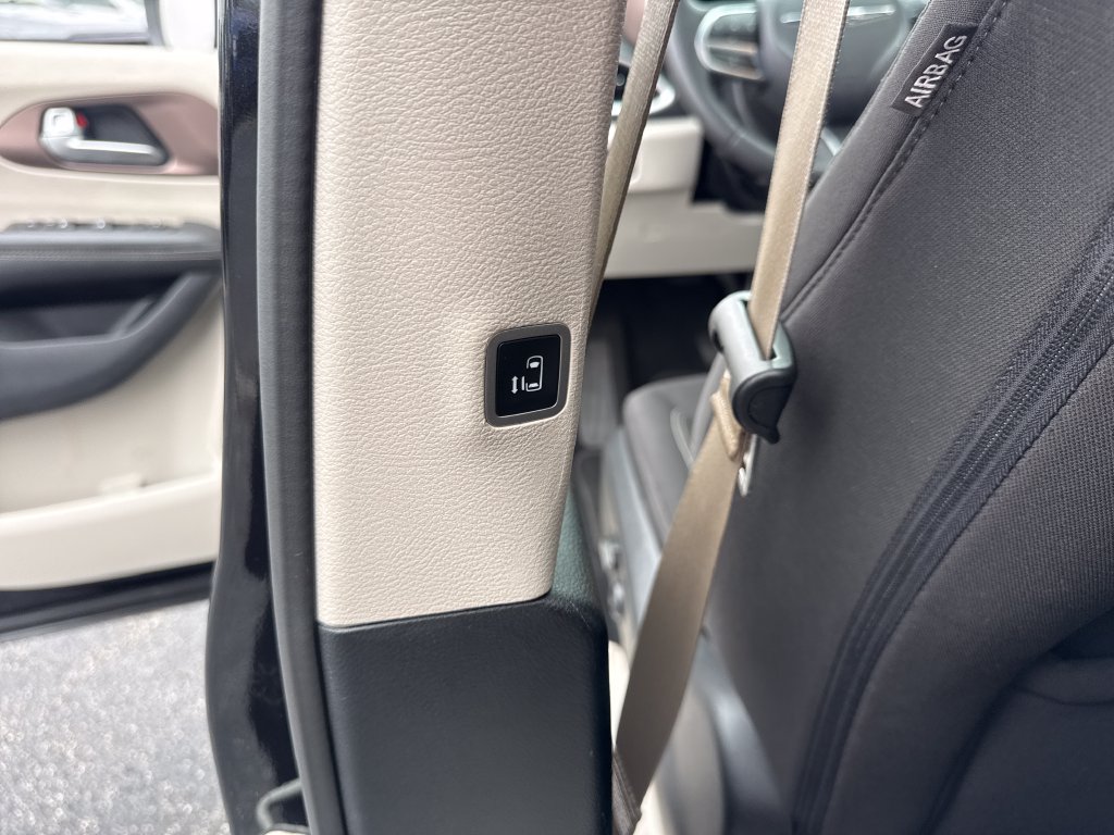 Used 2023 Chrysler Voyager LX FWD image 24