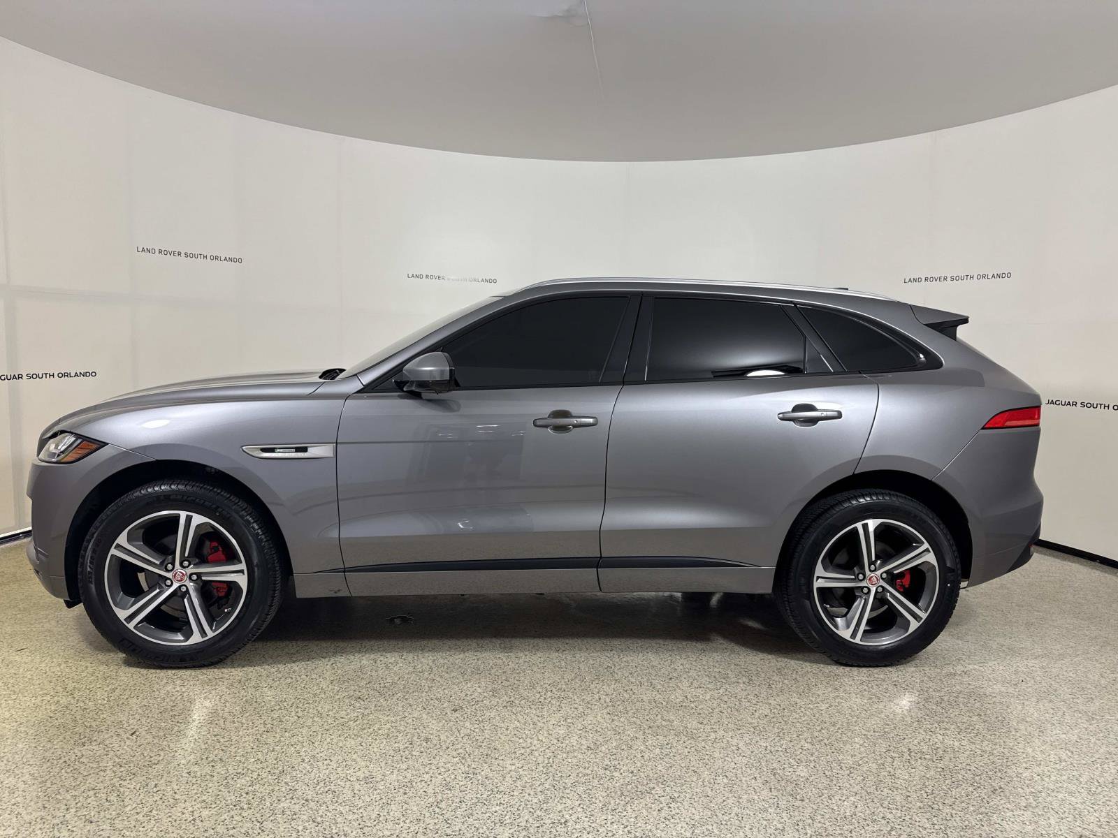 Used 2020 Jaguar F-PACE R-Sport AWD/4WD image 2