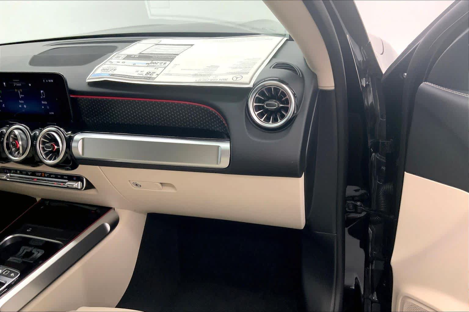 Used 2026 Mercedes-Benz GLB 250 image 27