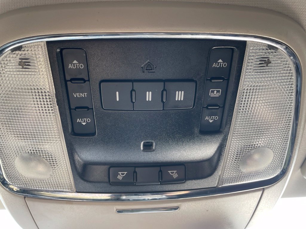 Used 2020 Chrysler 300 Limited AWD/4WD image 27