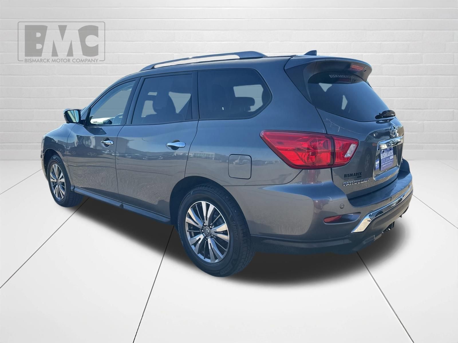 Used 2019 Nissan Pathfinder SL AWD/4WD image 4