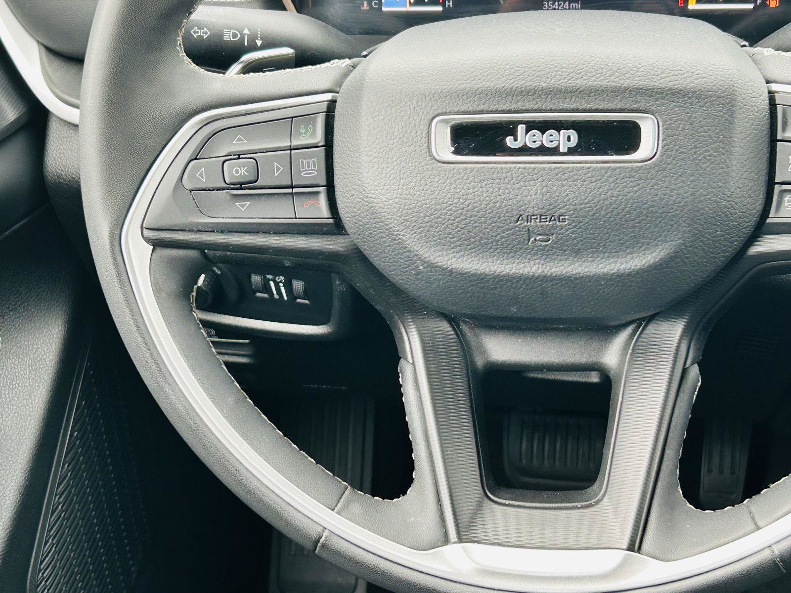 Used 2023 Jeep Grand Cherokee L Laredo AWD/4WD image 17