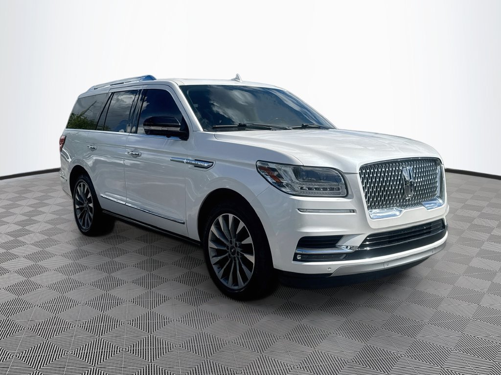 Used 2018 Lincoln Navigator Select AWD/4WD image 4