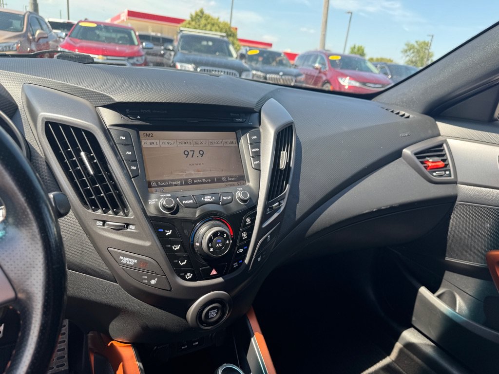 Used 2016 Hyundai Veloster Turbo FWD image 21