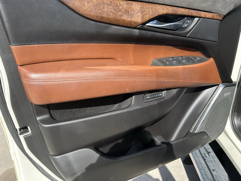 Used 2015 Cadillac Escalade Premium AWD/4WD image 39