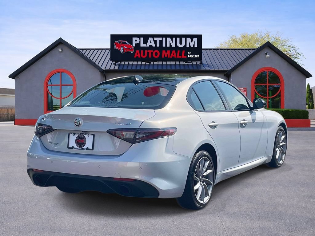 Used 2025 Alfa Romeo Giulia AWD image 5