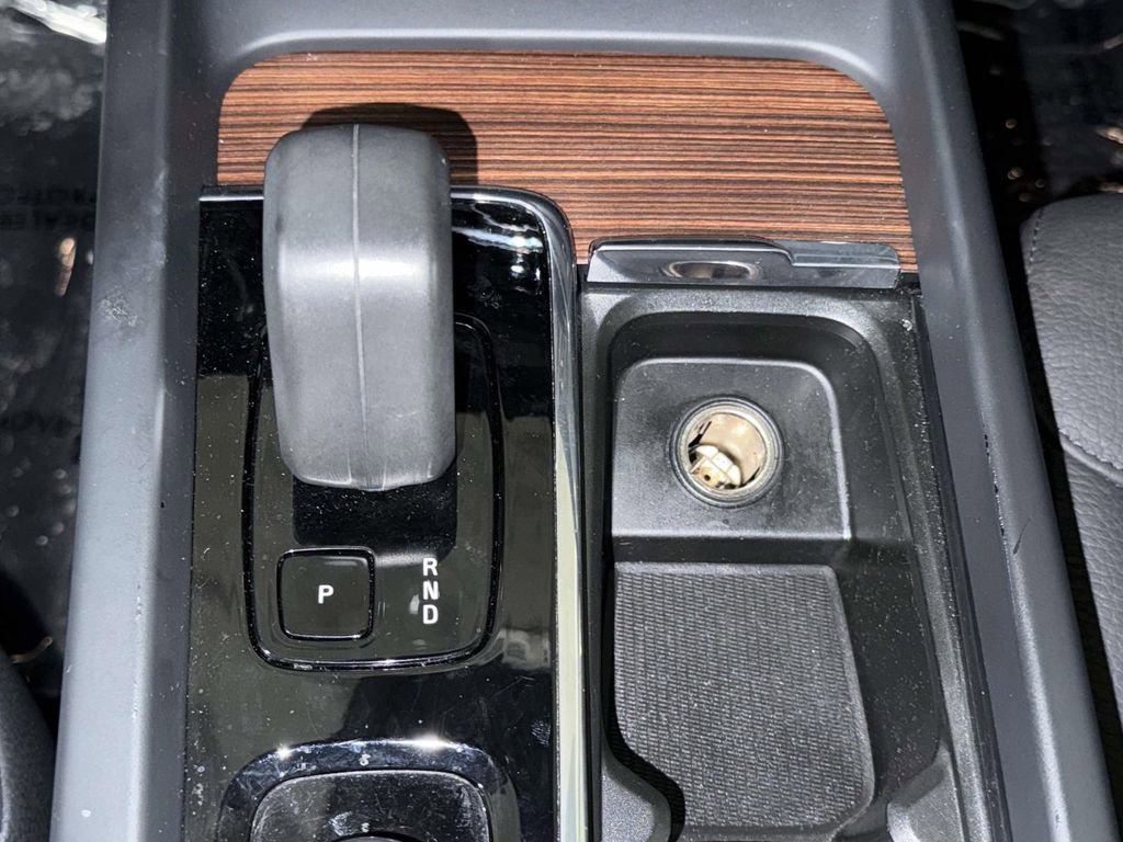 Used 2024 Volvo XC60 B5 Plus image 24