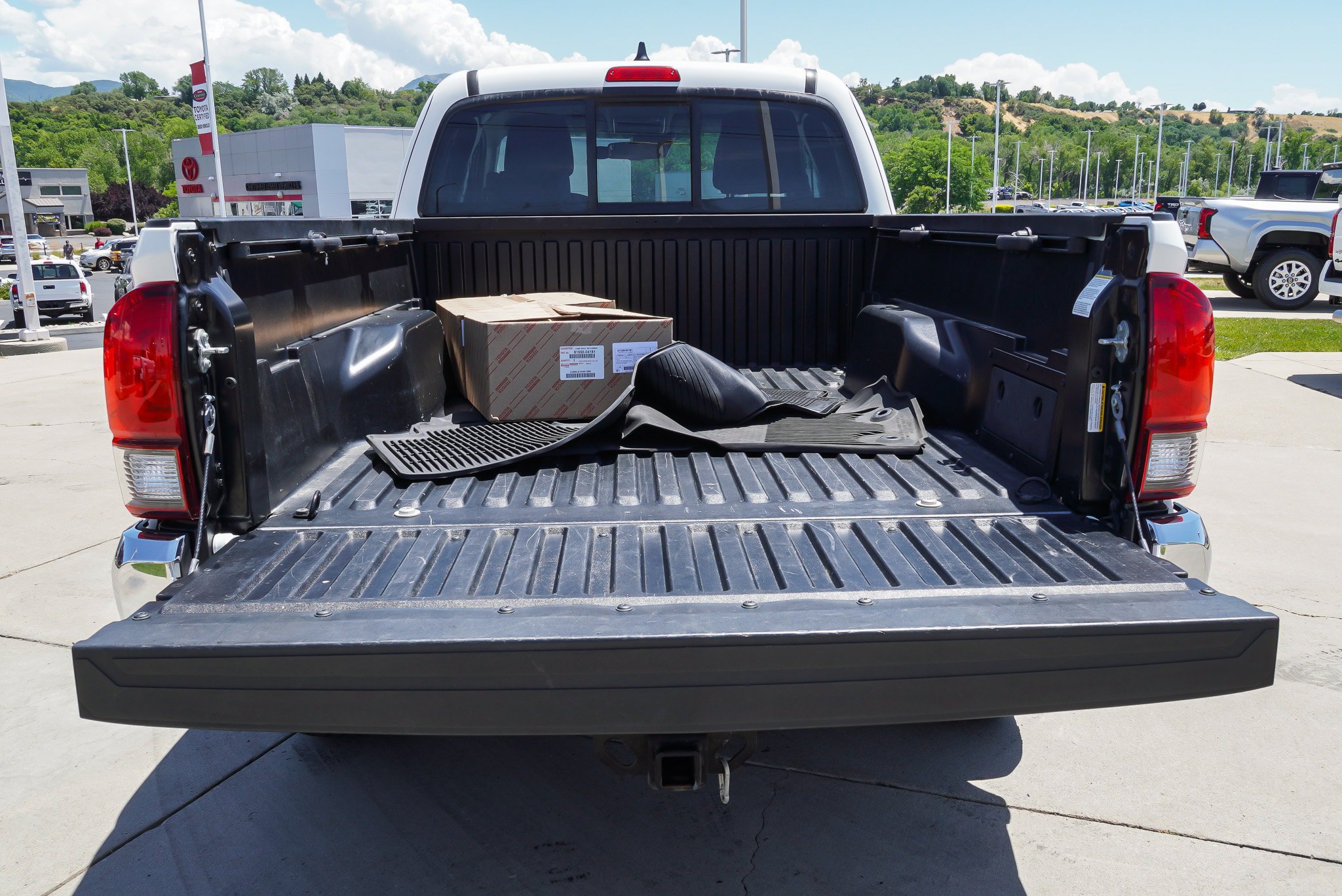 Used 2023 Toyota Tacoma SR5 AWD/4WD image 14