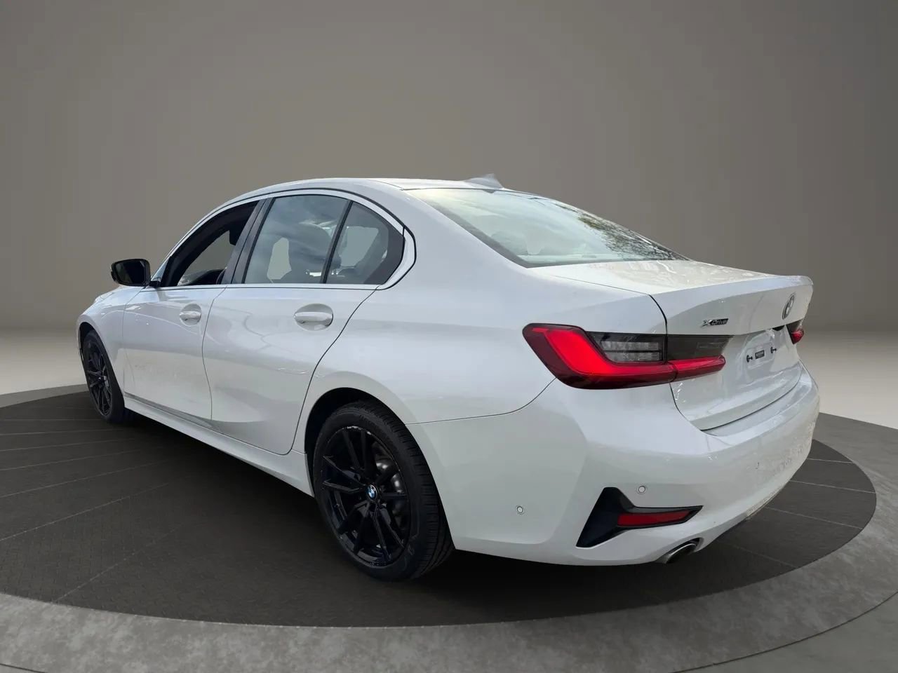 Used 2020 BMW 330i xDrive Sedan w/ Premium Package image 7
