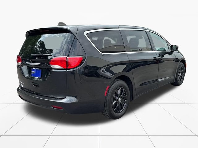 Used 2023 Chrysler Voyager LX FWD image 6