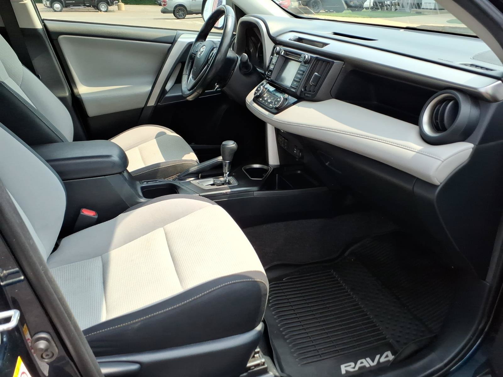 Used 2018 Toyota RAV4 XLE AWD/4WD image 25