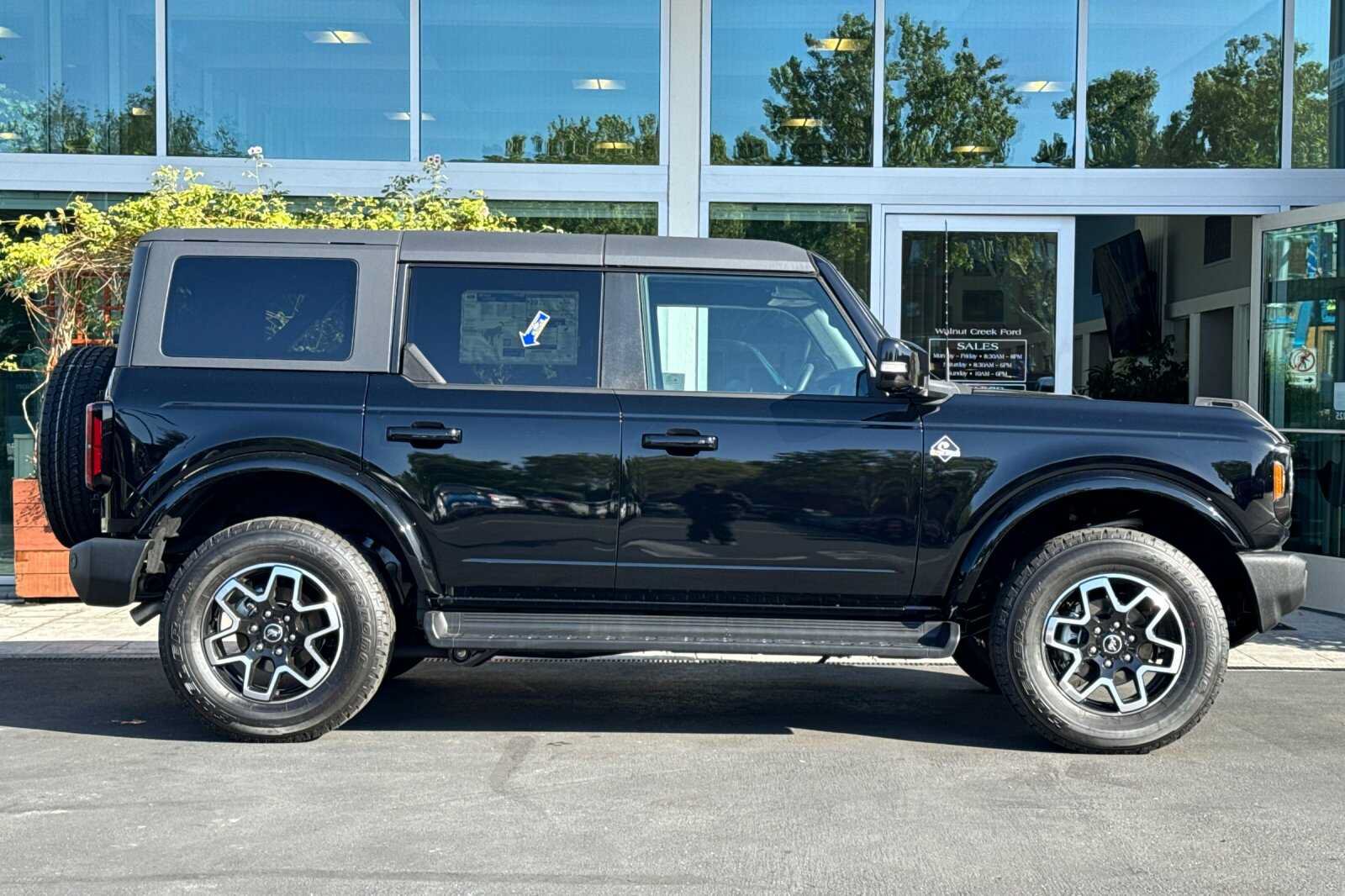 New 2025 Ford Bronco Outer Banks AWD/4WD image 3