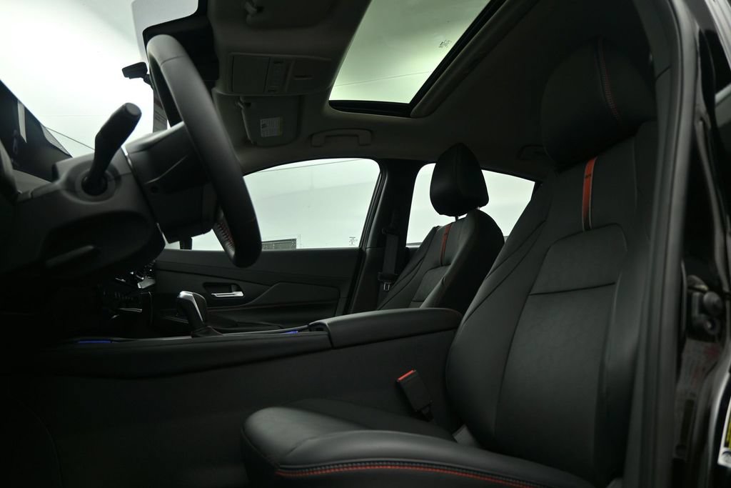 New 2026 Nissan Sentra SR w/ SR Premium Package FWD image 15