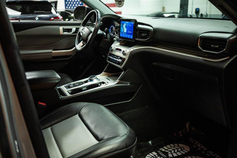 Used 2022 Ford Explorer XLT w/ Equipment Group 202A image 14