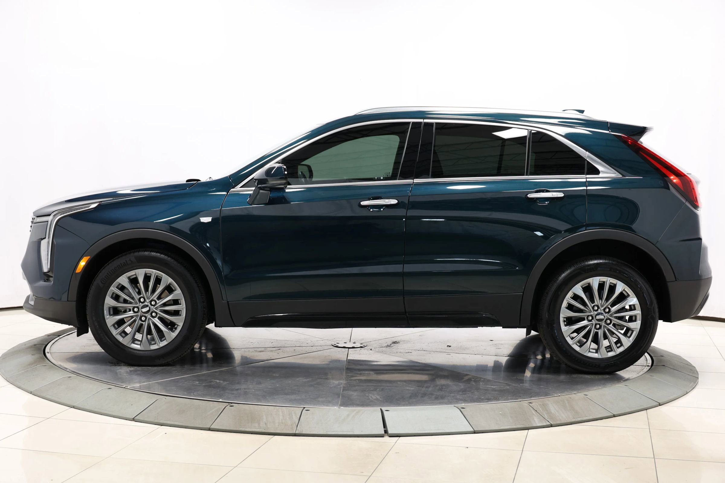 Used 2024 Cadillac XT4 Premium Luxury image 7