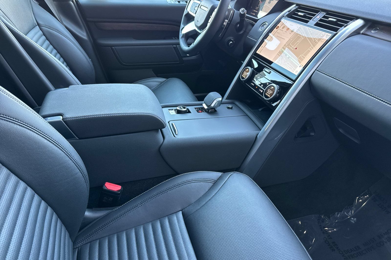 Used 2025 Land Rover Discovery Dynamic SE AWD/4WD image 17