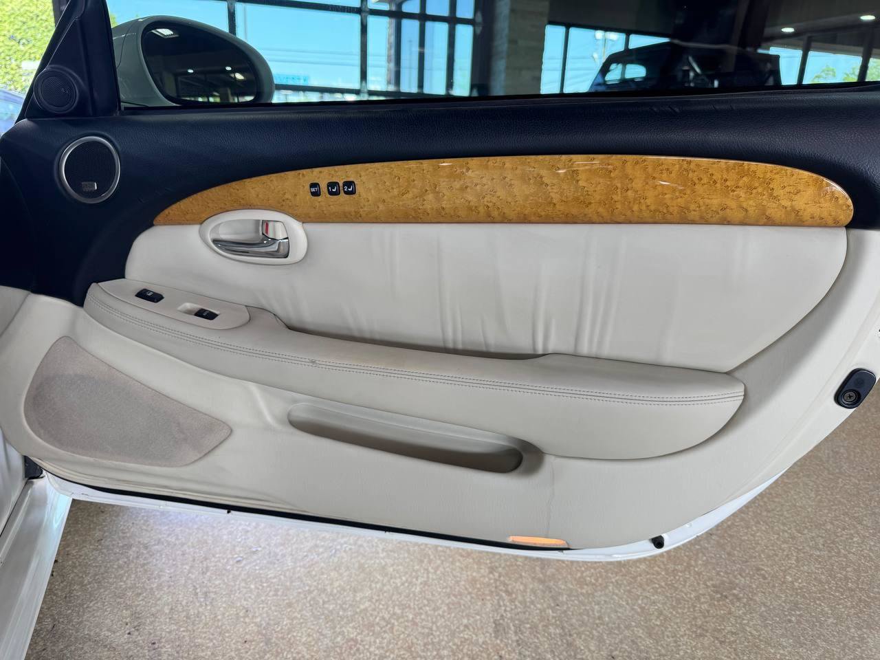 Used 2004 Lexus SC 430 Convertible RWD image 10