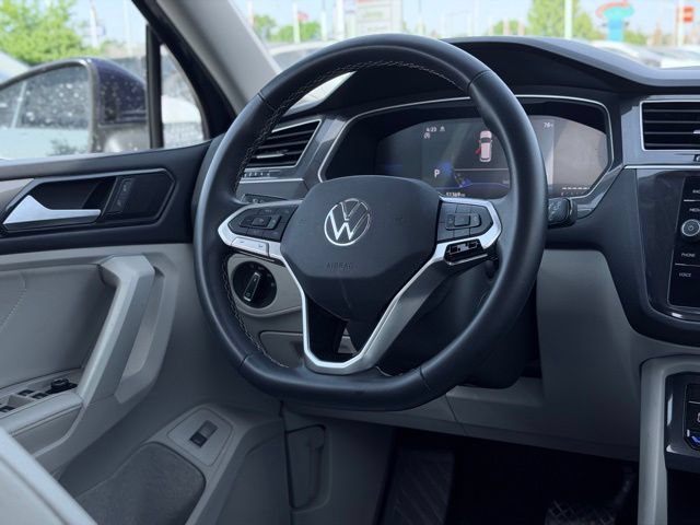 Used 2024 Volkswagen Tiguan SE AWD/4WD image 25