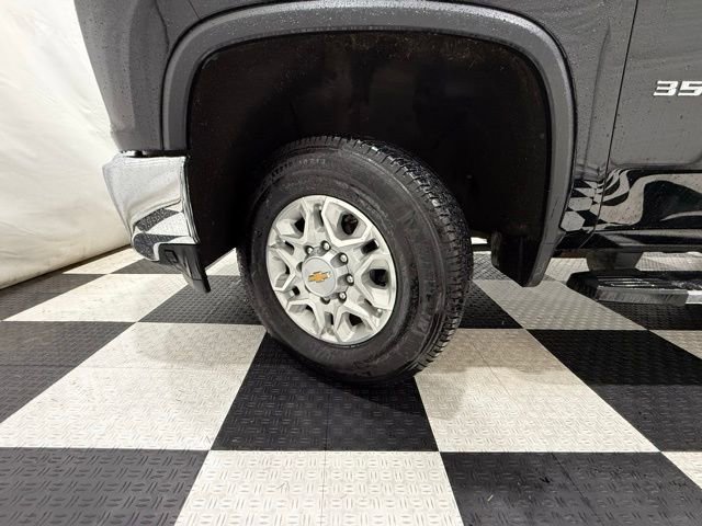 Used 2023 Chevrolet Silverado 3500 LTZ w/ LTZ Convenience Package image 10