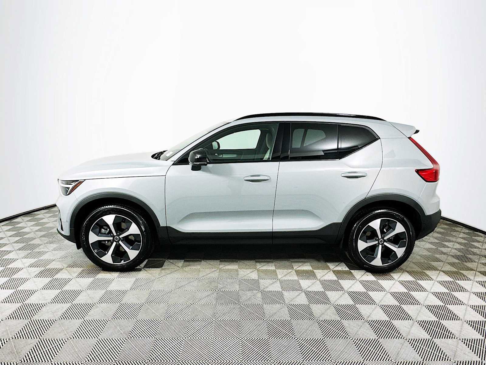 New 2026 Volvo XC40 B5 Plus w/ Protection Package Premier image 4