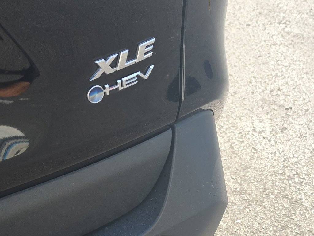 Used 2025 Toyota RAV4 XLE AWD/4WD image 8