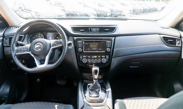 Used 2018 Nissan Rogue SV AWD/4WD image 15