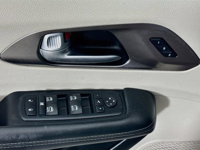 Used 2017 Chrysler Pacifica Limited FWD image 18