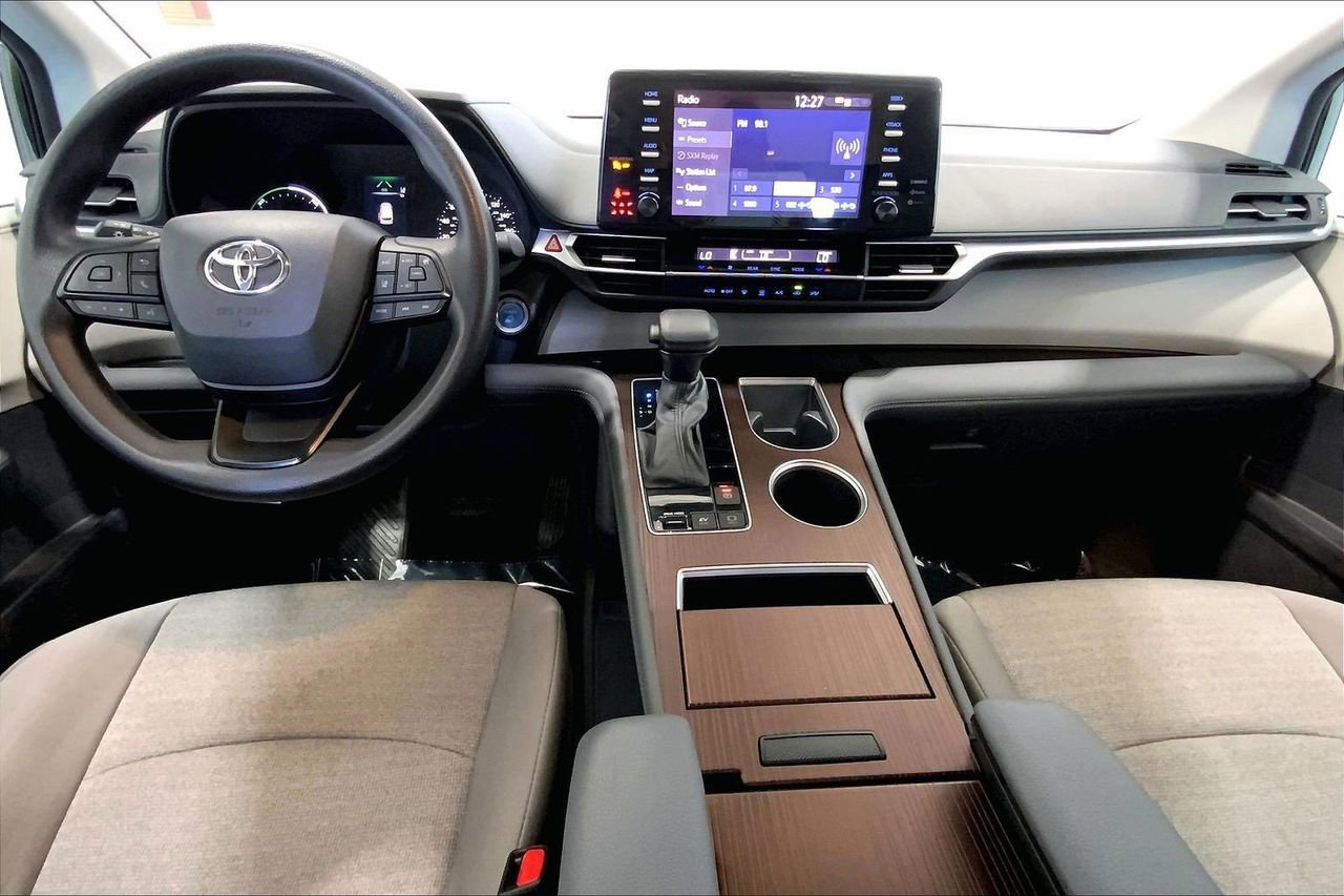 Used 2024 Toyota Sienna LE image 15