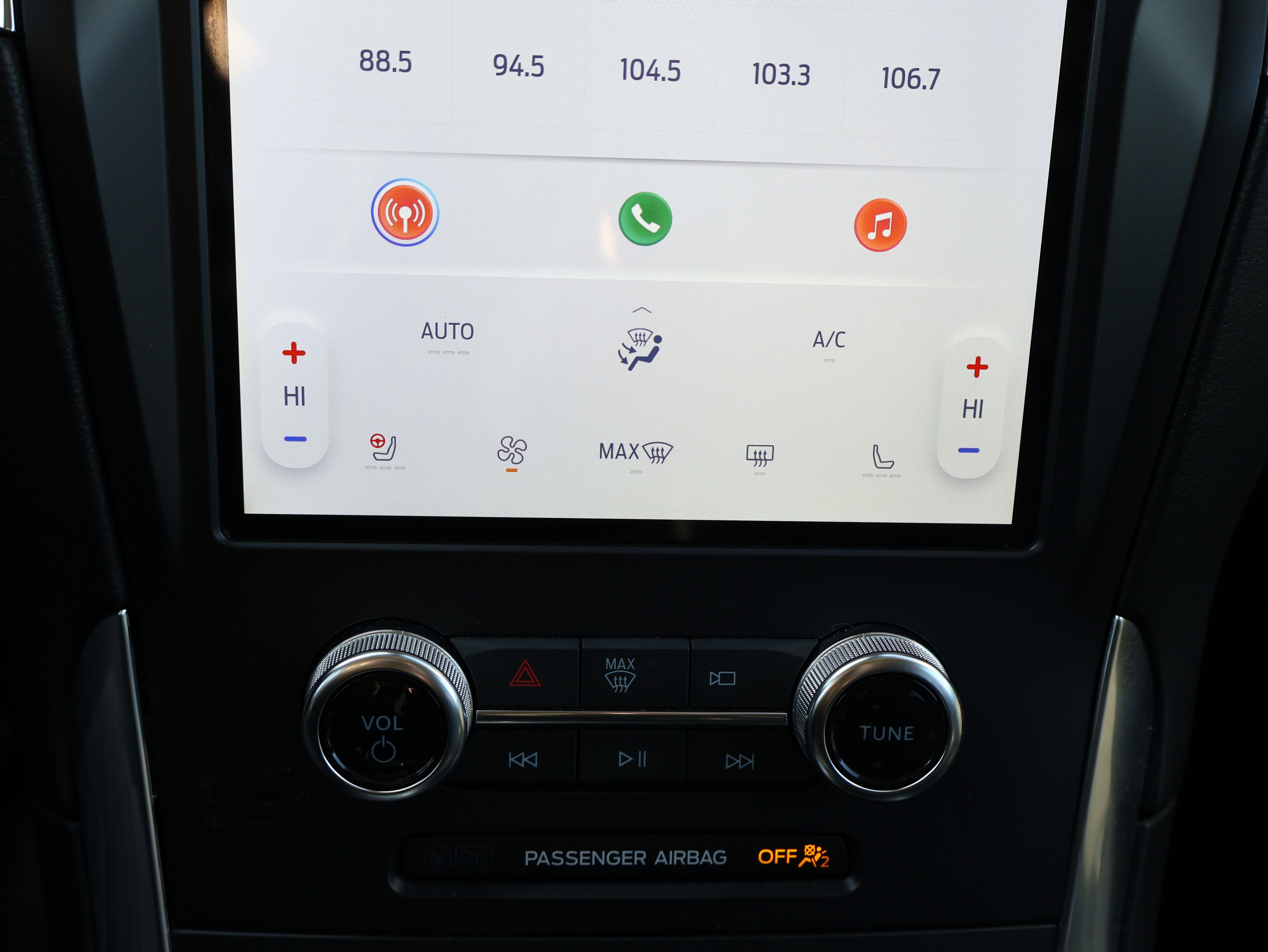 Used 2024 Ford Edge Titanium image 27