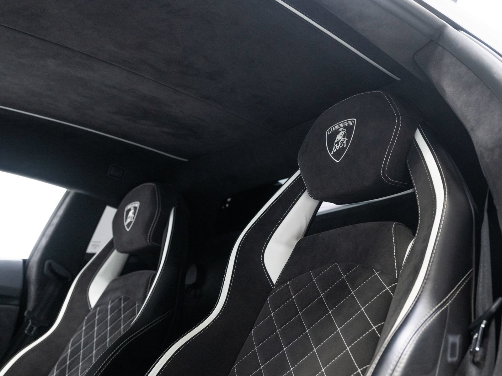 Used 2018 Lamborghini Aventador S AWD/4WD image 34