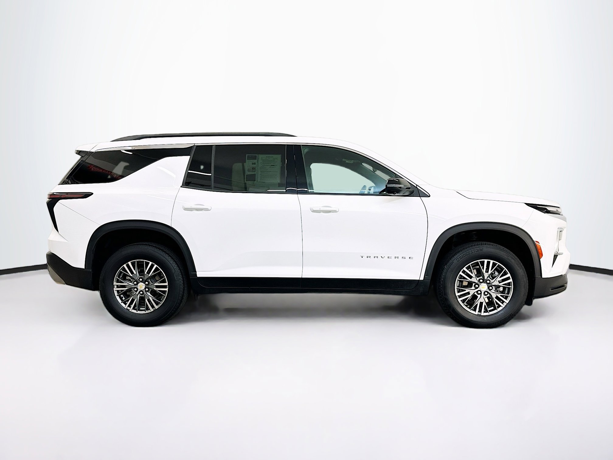 Used 2024 Chevrolet Traverse LT image 10