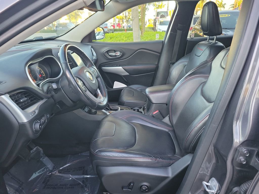 Used 2018 Jeep Cherokee Trailhawk image 14