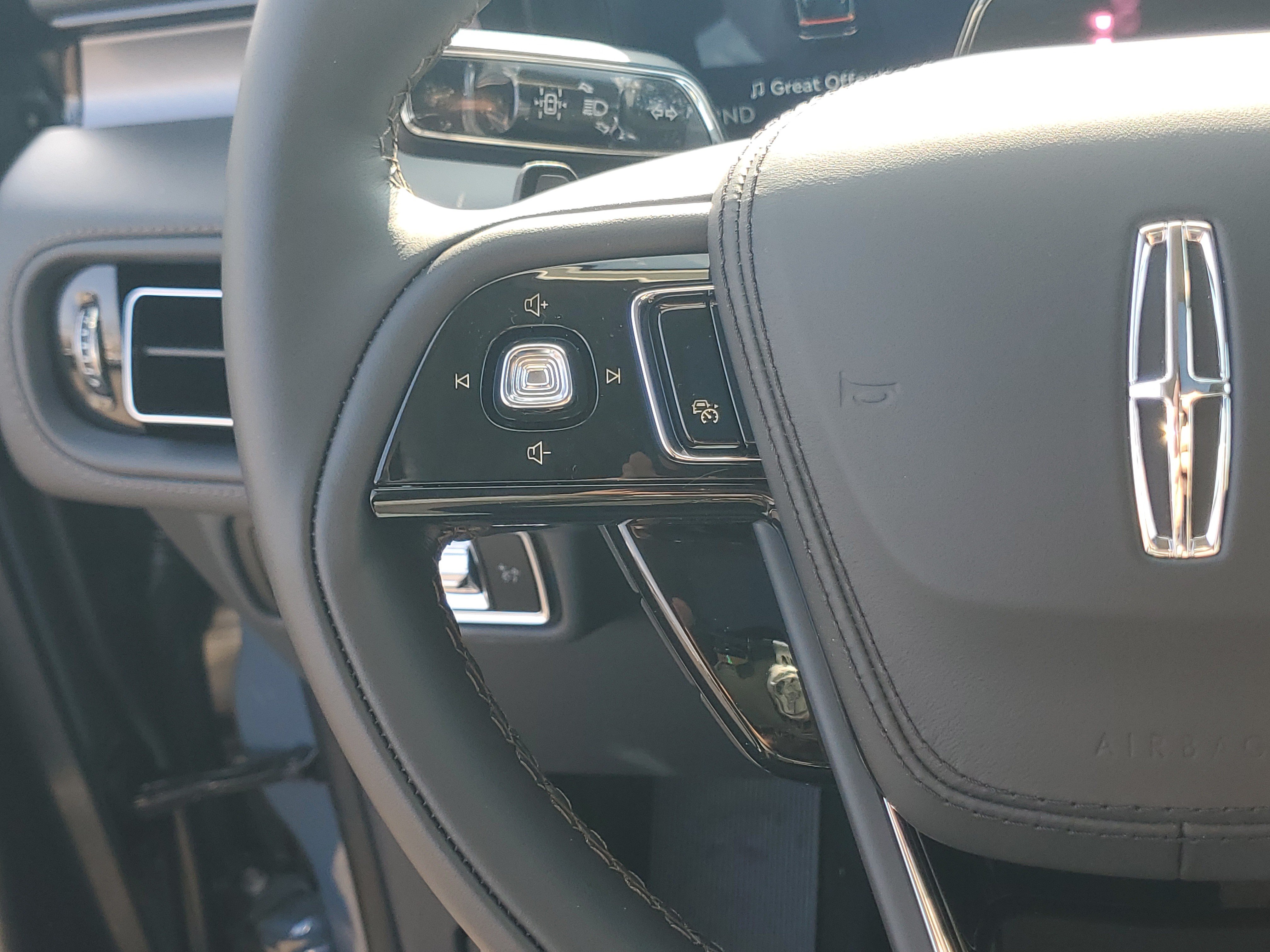 New 2026 Lincoln Aviator AWD image 16