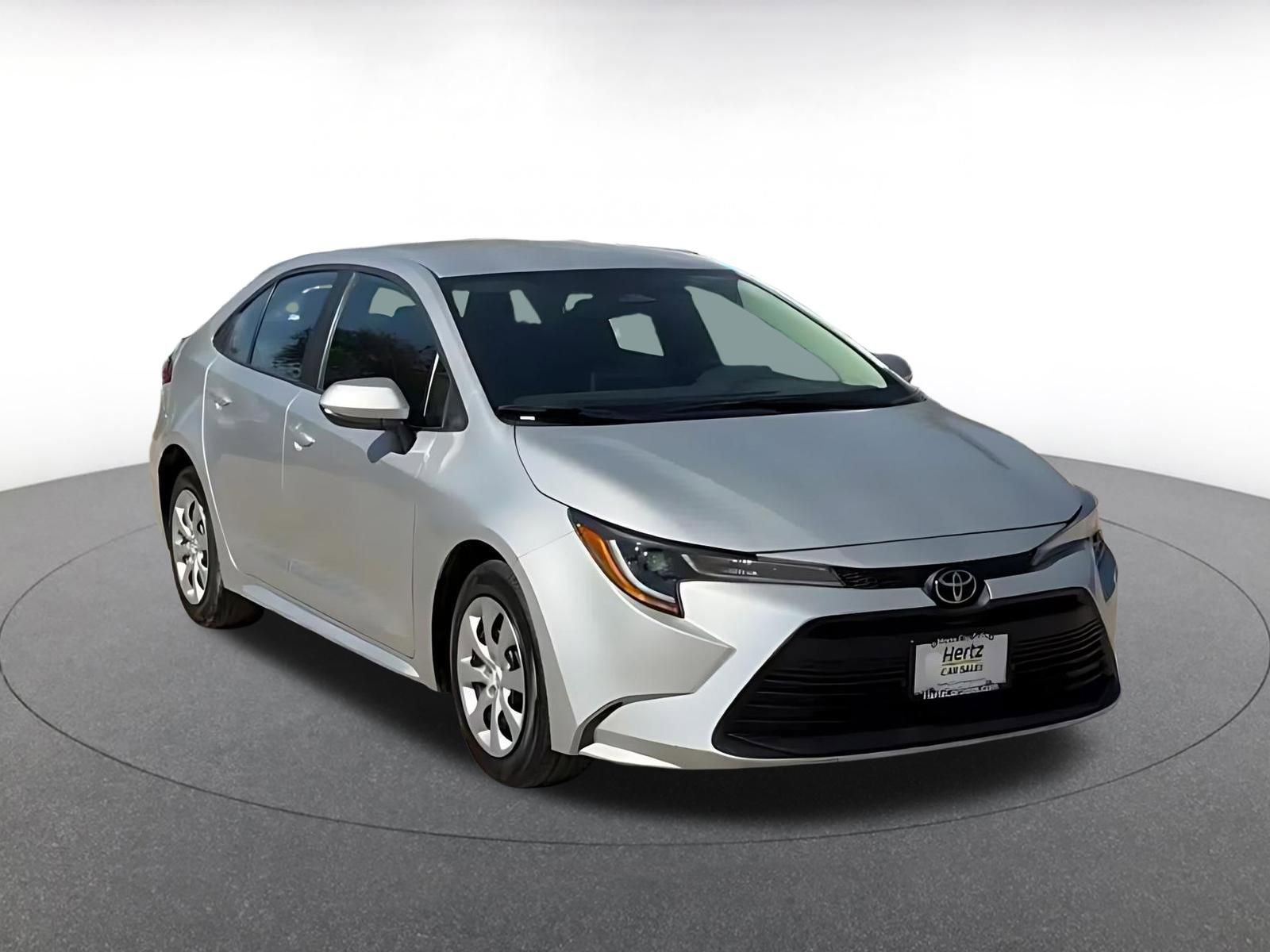 Used 2025 Toyota Corolla LE image 3