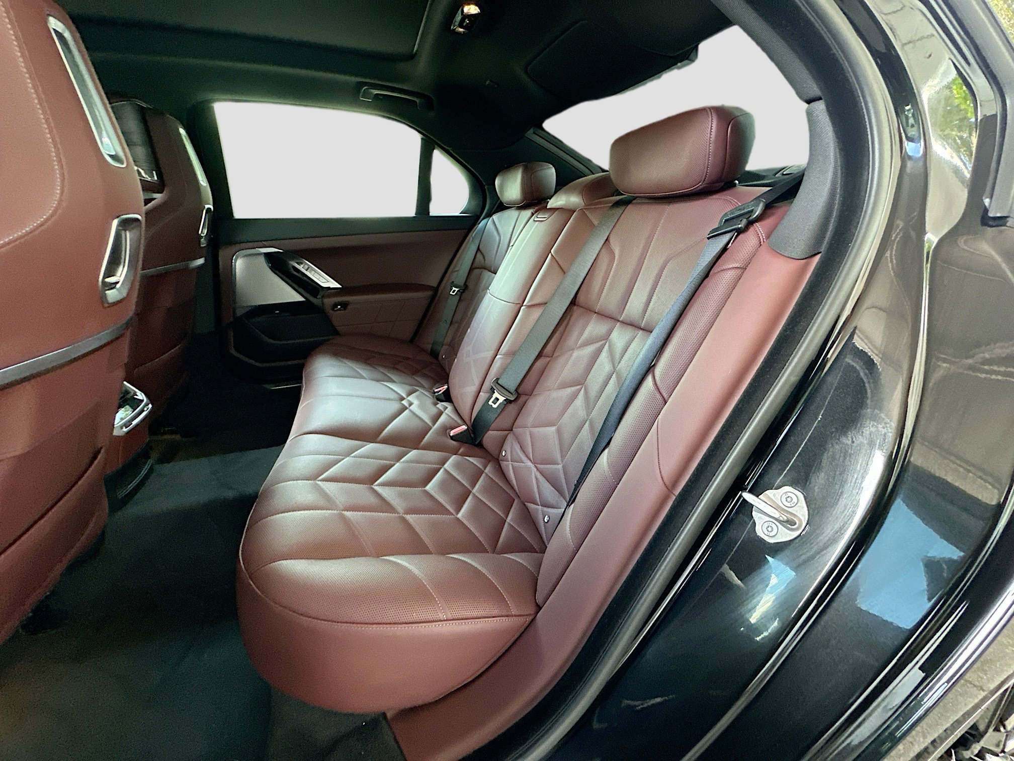 Certified 2024 BMW 760i xDrive w/ Premium Package 2 image 26