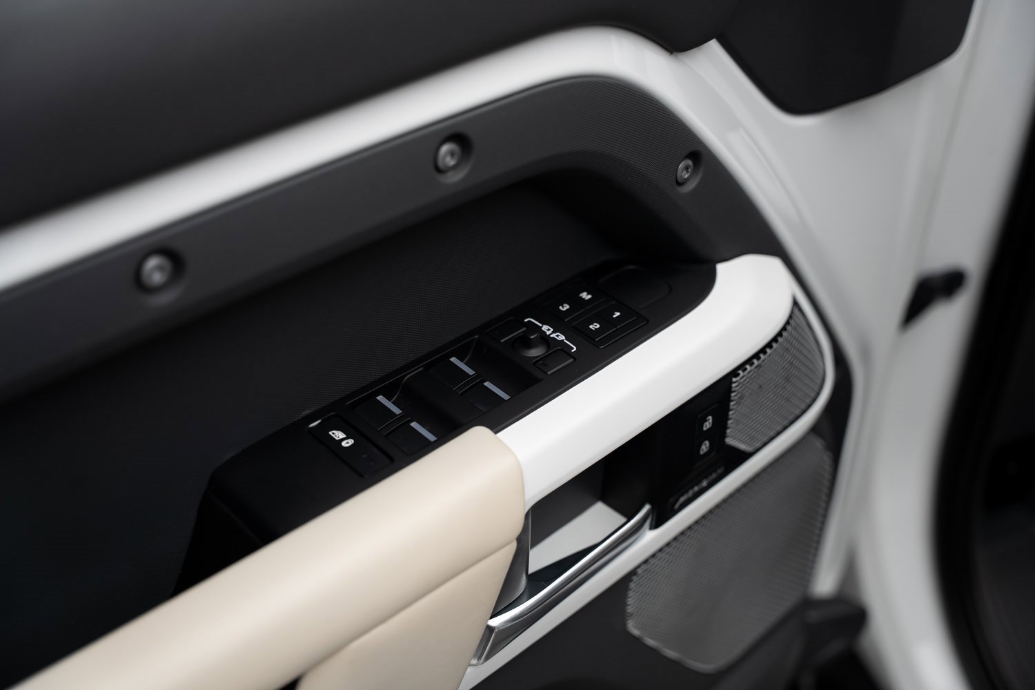 Used 2023 Land Rover Defender 130 First Edition image 55