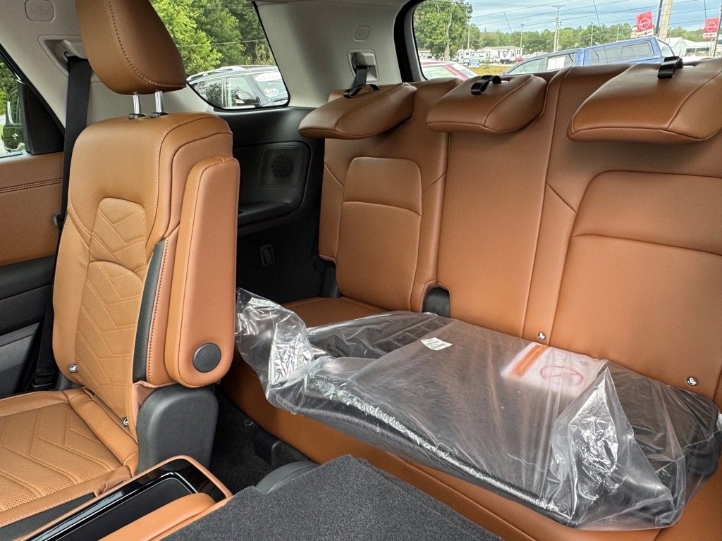 New 2025 Nissan Pathfinder Platinum image 12