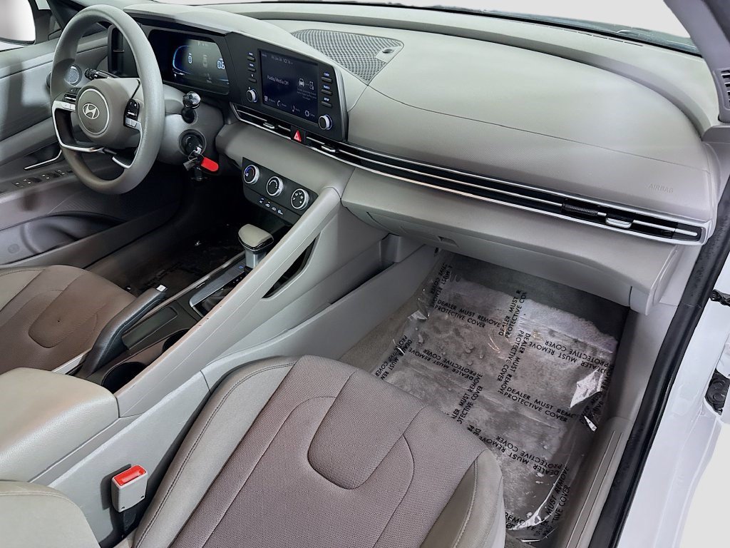 Used 2025 Hyundai Elantra SE FWD image 28
