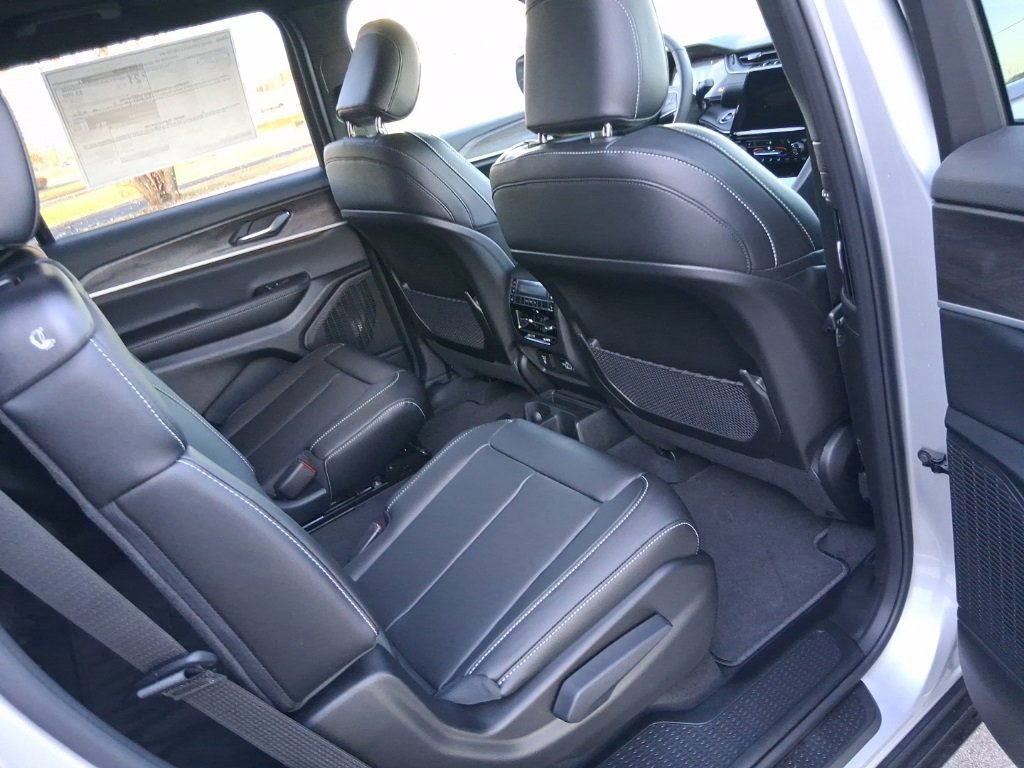 New 2025 Jeep Grand Cherokee L Limited w/ Trailer Tow Package image 13