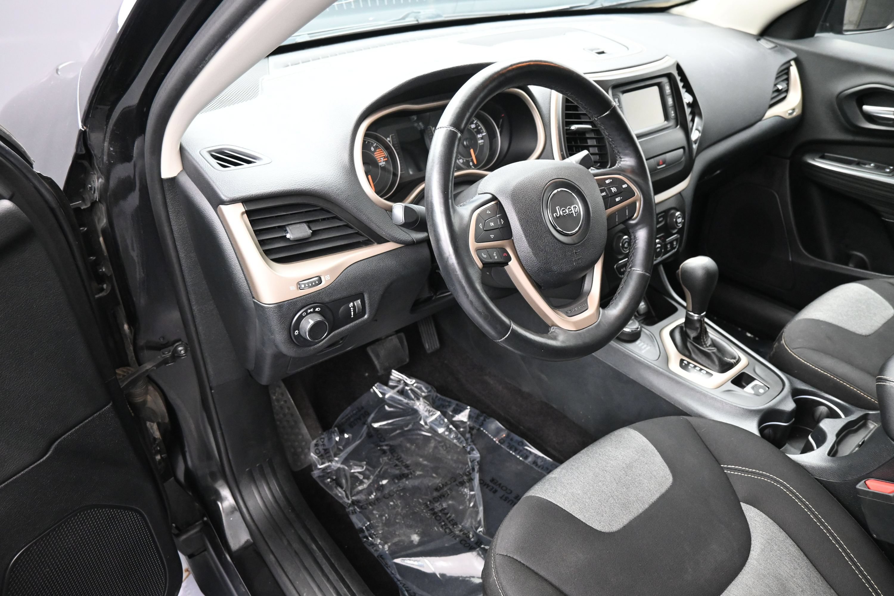 Used 2016 Jeep Cherokee Sport w/ Cold Weather Group AWD/4WD image 12