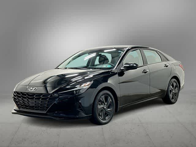 Used 2023 Hyundai Elantra SEL w/ Winter Weather Package FWD image 1