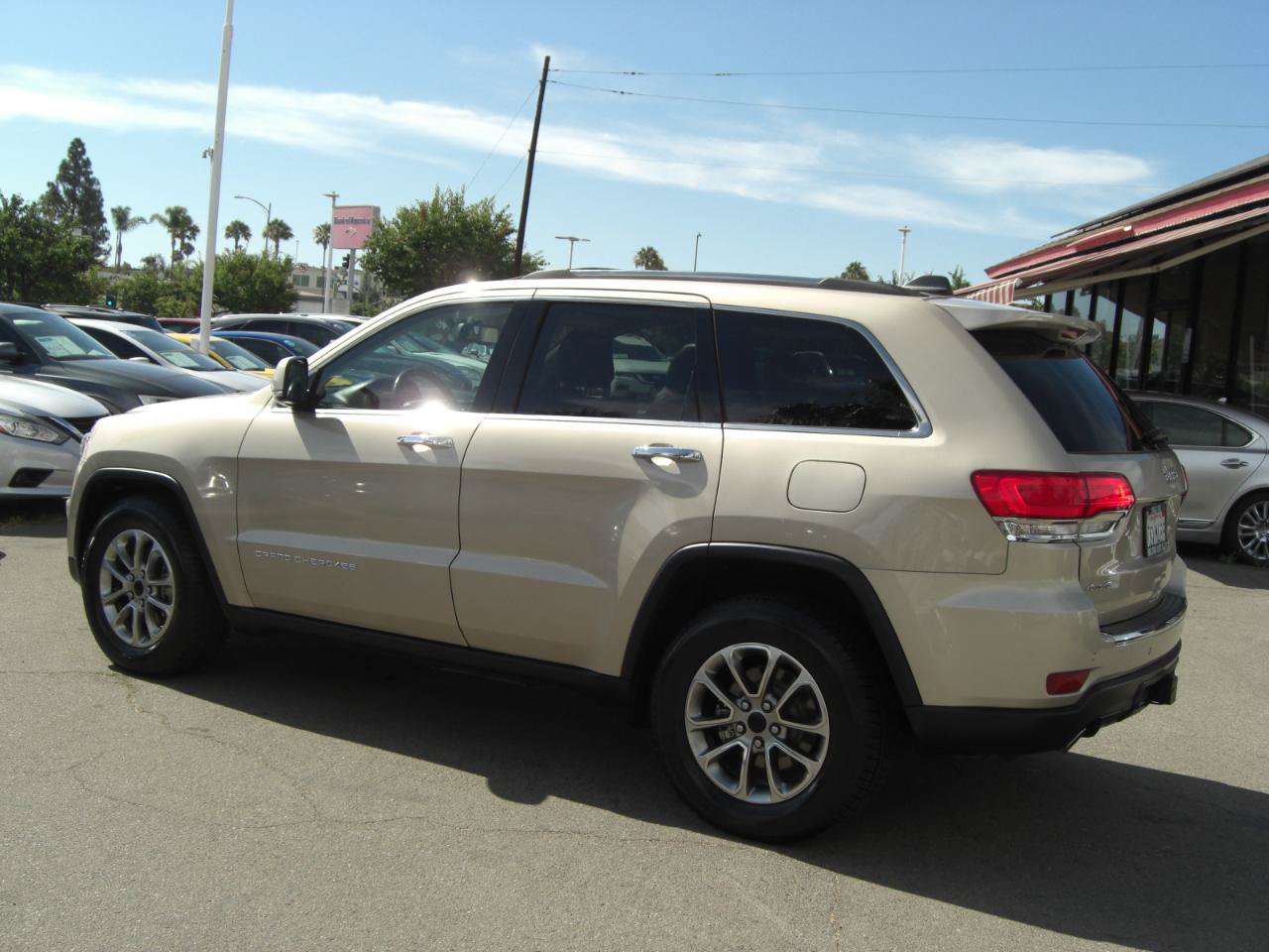 Used 2014 Jeep Grand Cherokee Limited w/ Trailer Tow Group IV AWD/4WD image 13