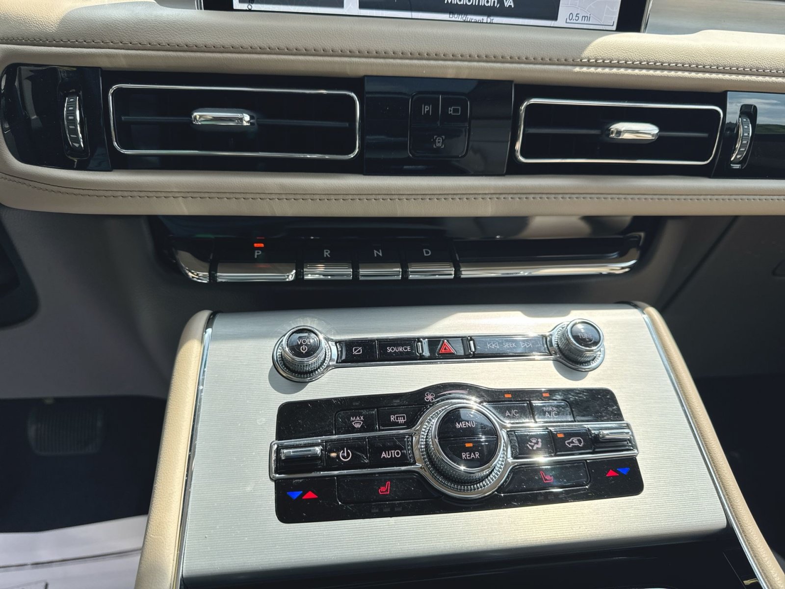 Used 2023 Lincoln Aviator AWD w/ Premium Package image 23