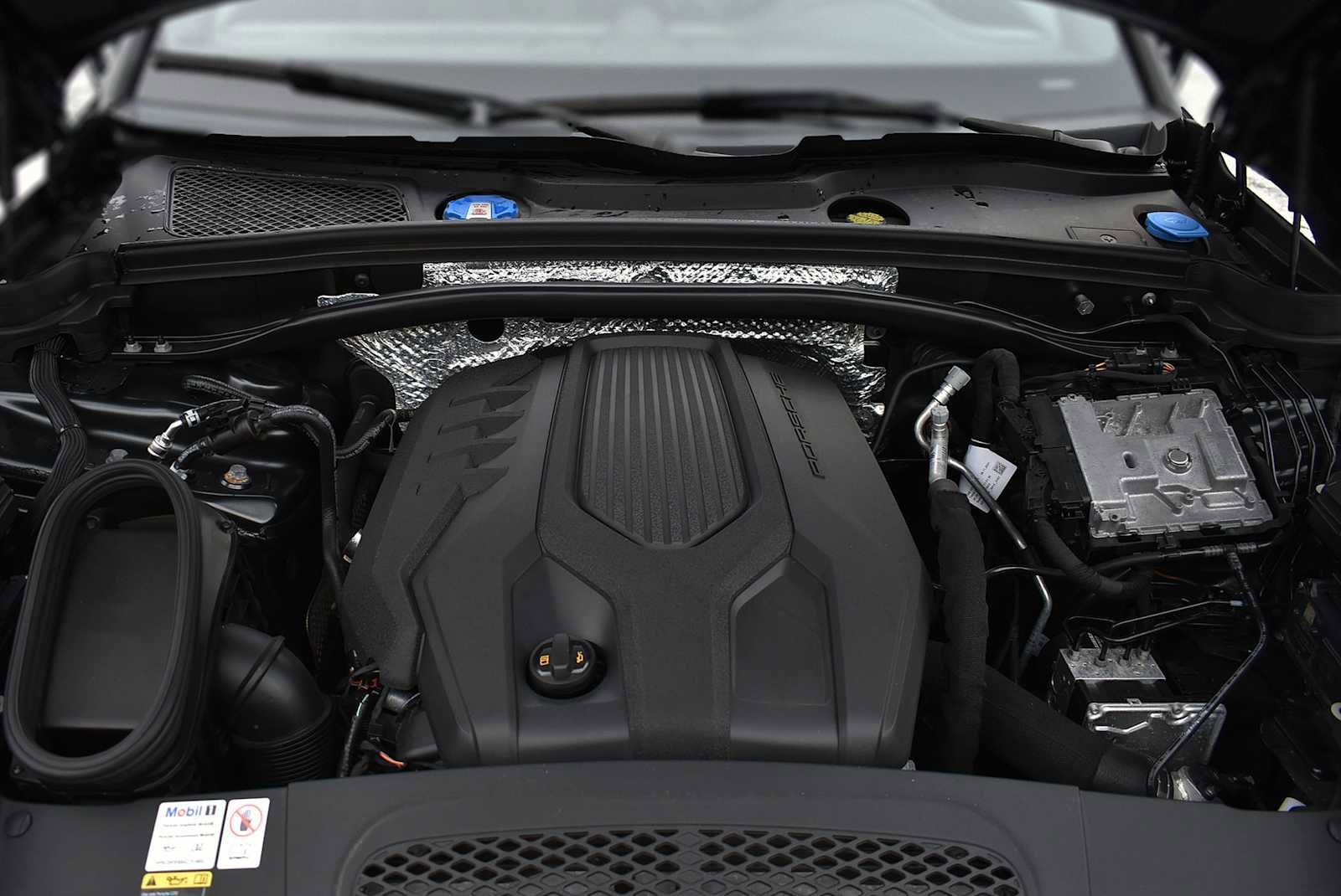 Used 2023 Porsche Macan T image 31