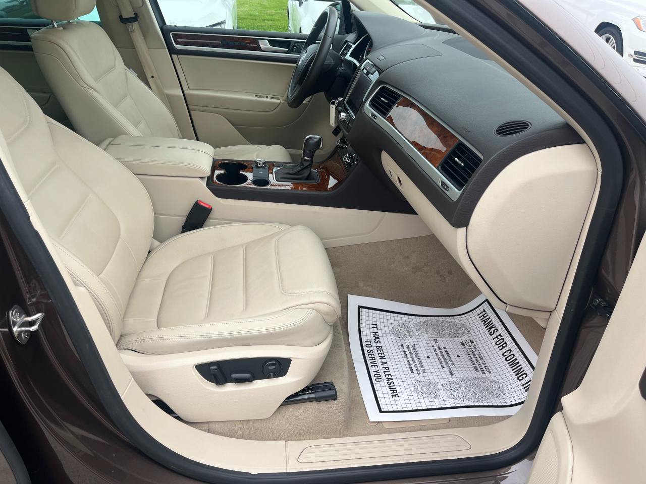 Used 2013 Volkswagen Touareg TDI AWD/4WD image 23