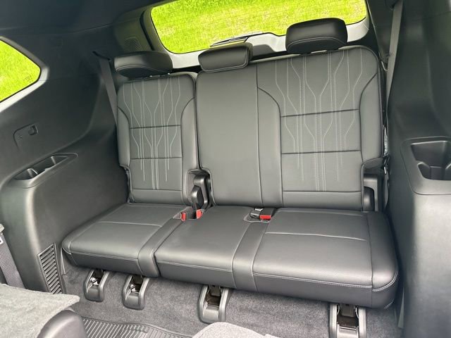 Used 2025 Buick Enclave Avenir AWD/4WD image 59