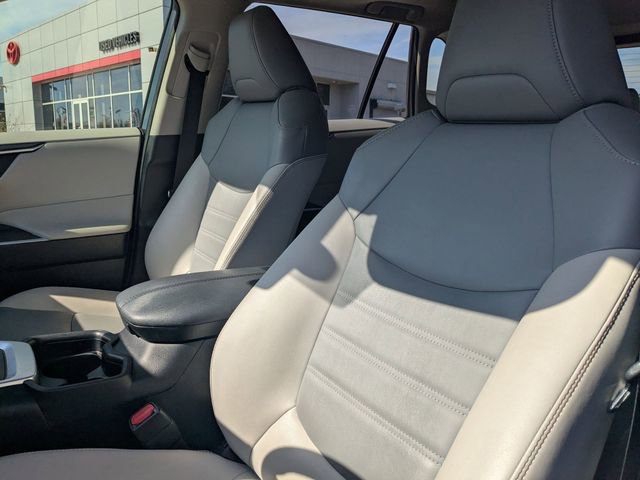 Used 2019 Toyota RAV4 XLE Premium image 14