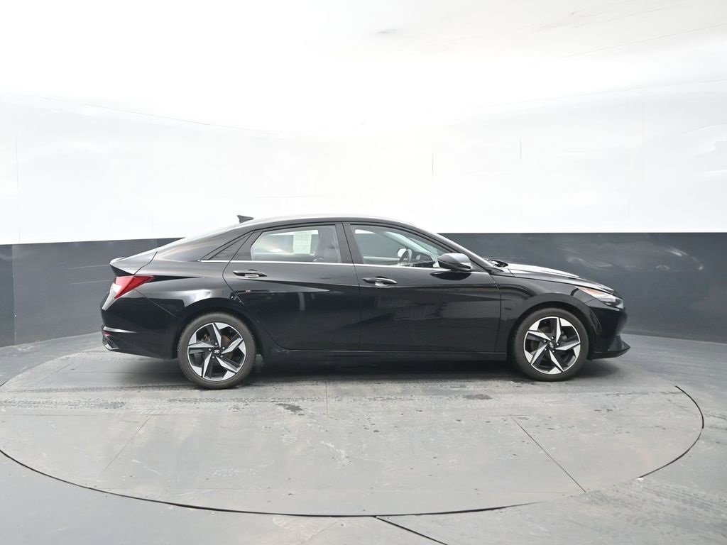 Used 2022 Hyundai Elantra Limited image 6